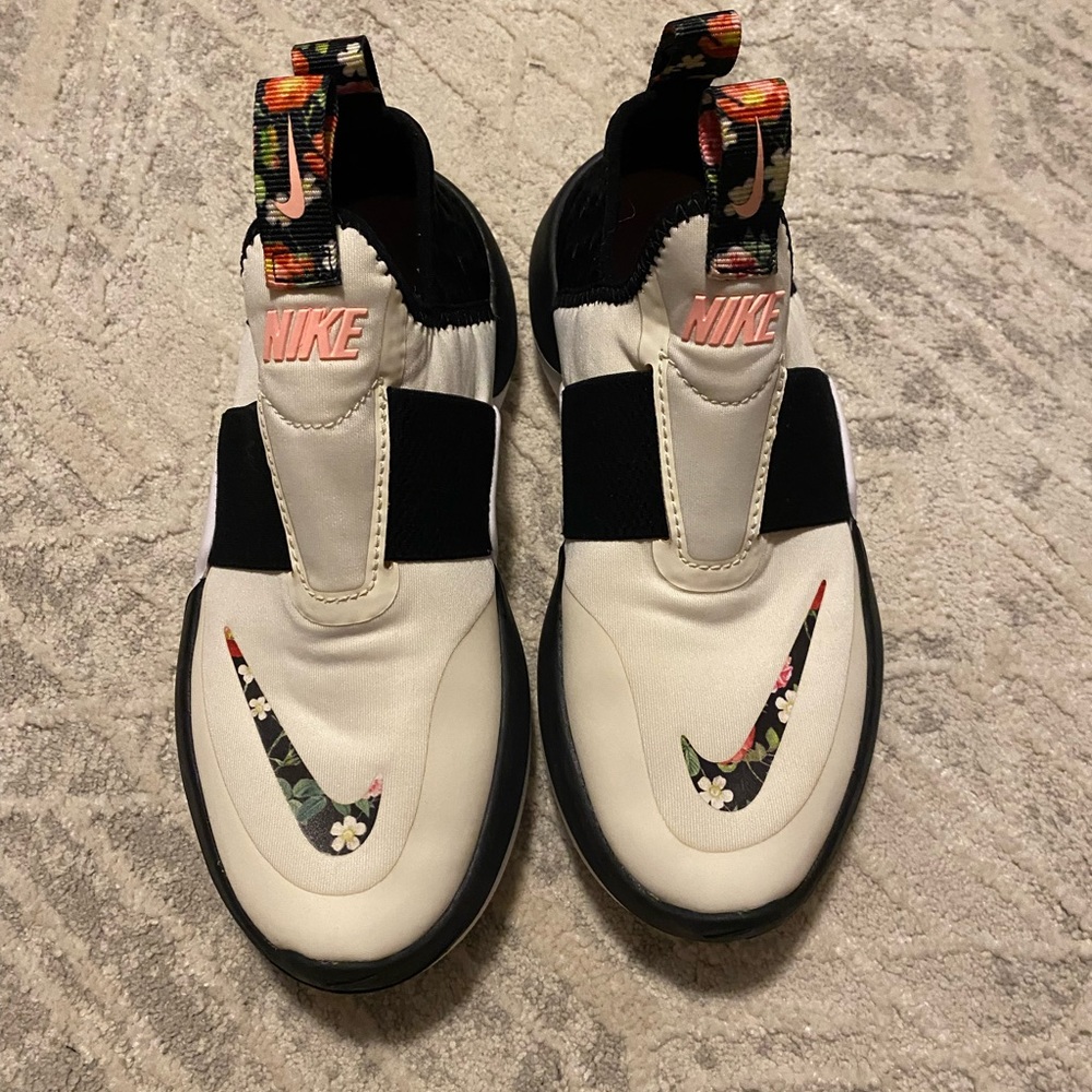 Nike girls sneakers size 1.5